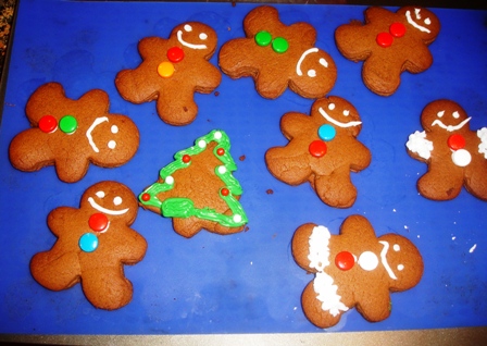 How to Make Gingerbread Men Cookies